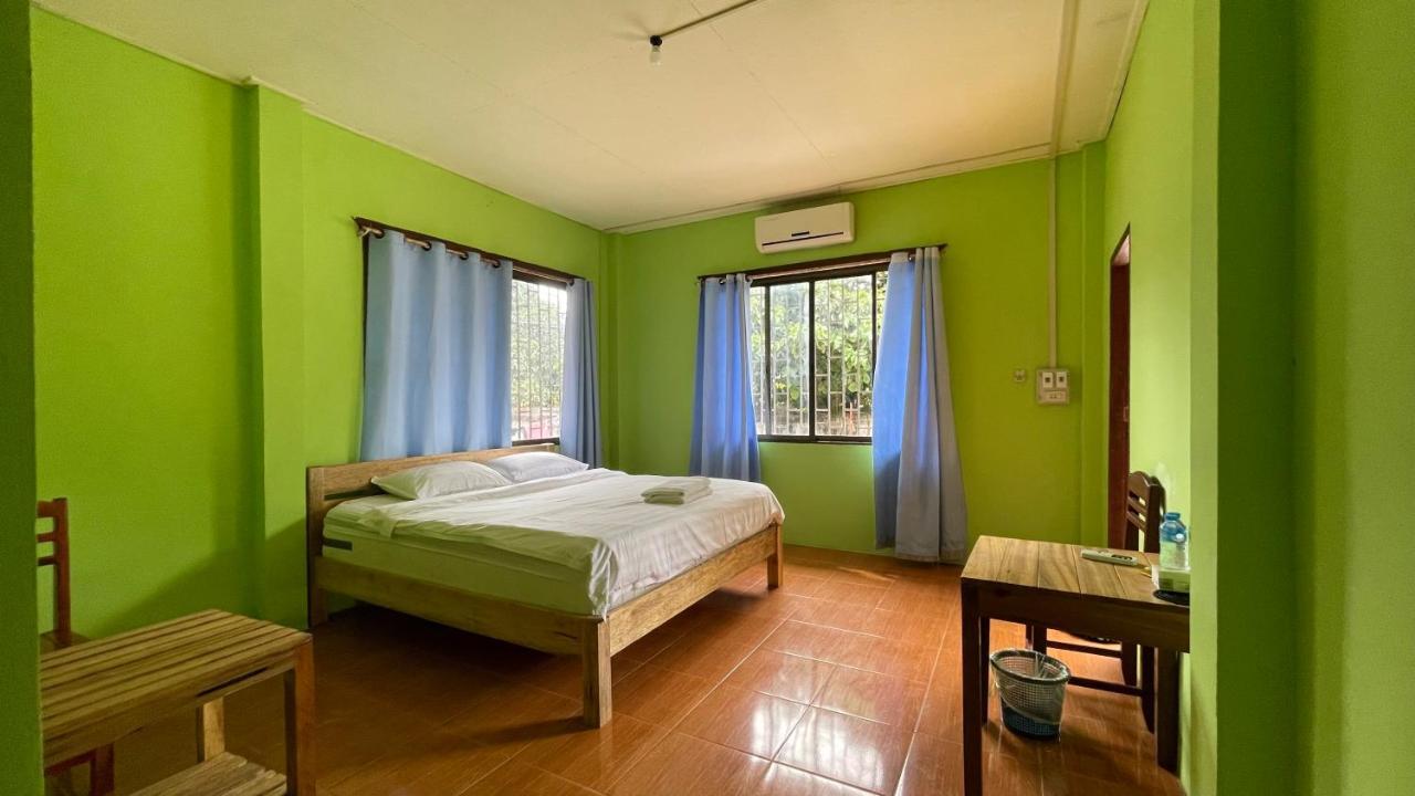 Sokxay Guerthouse Hotell Vang Vieng Exteriör bild