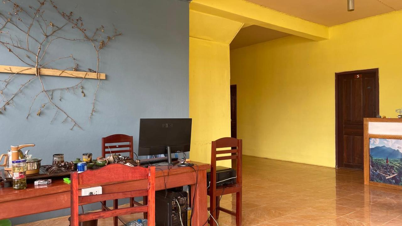 Sokxay Guerthouse Hotell Vang Vieng Exteriör bild