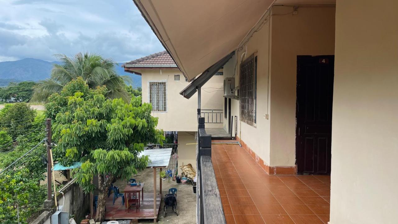 Sokxay Guerthouse Hotell Vang Vieng Exteriör bild